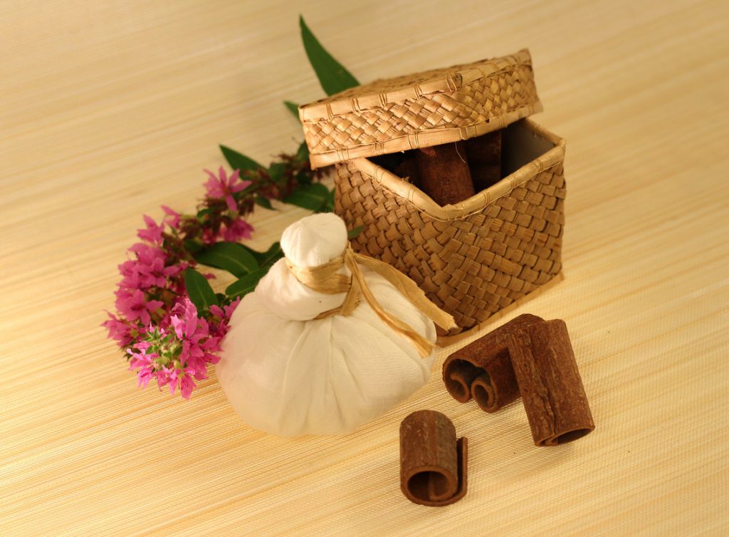 herbal_ball, thai_herbal_ball, ลูกระคบสมุนไพร,สมุนไพร,สมุนไพรไทย,อยู่ไฟ,อยู่ไฟสมัยโบราณ,อยู่ไฟ,หลังคลอด,ทำไมต้องอยู่ไฟ,อยู่ไฟจำเป็นไหม,อยู่ไฟกี่วัน